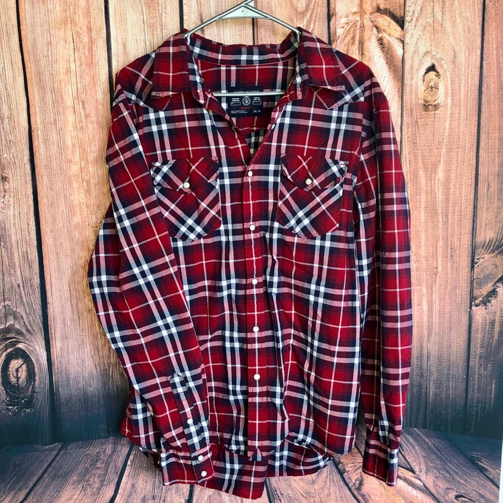 American Eagle Plaid Button Up long sleeve shirt